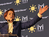 Meral Akşener at IYI Party's first congress in October 2017 (Photo: Yıldız Yazıcıoğlu (VOA), Public Domain)
