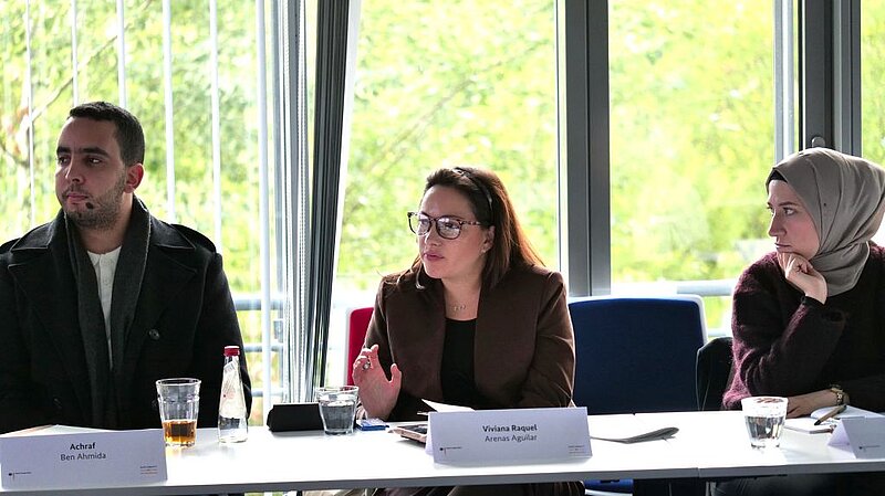 Teilnehmende des Events im Gespräch