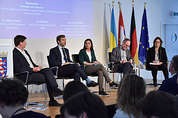 Panelists on stage: Lene Hove Rietveld, Malte Göttsche, Tobias Cremer, Ulf Ehlert, Alexandra von Nahmen