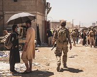 Evacuation at Hamid Karzai International Airport, Photo: U.S. Marine Corps photo by Staff Sgt. Victor Mancilla, wikimedia commons, Public Domain